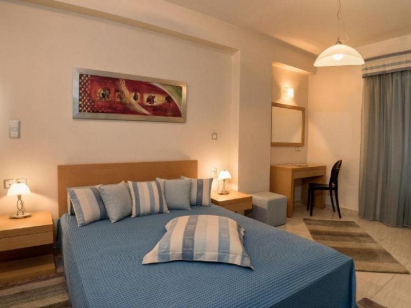 Roussospiti Kreta, Roussospiti: Einzigartige Villa mit separatem Apartment auf großem Grundstück mit Pool zu verkaufen Haus kaufen